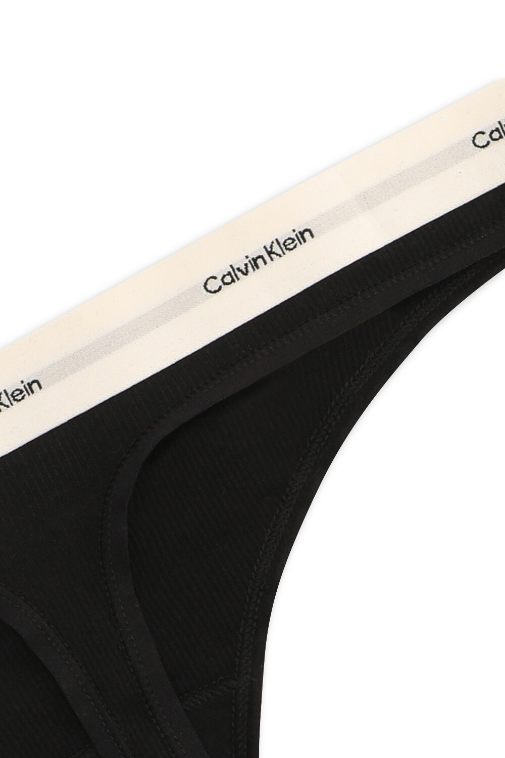 תמונה אחורית של תחתוני חוטיני