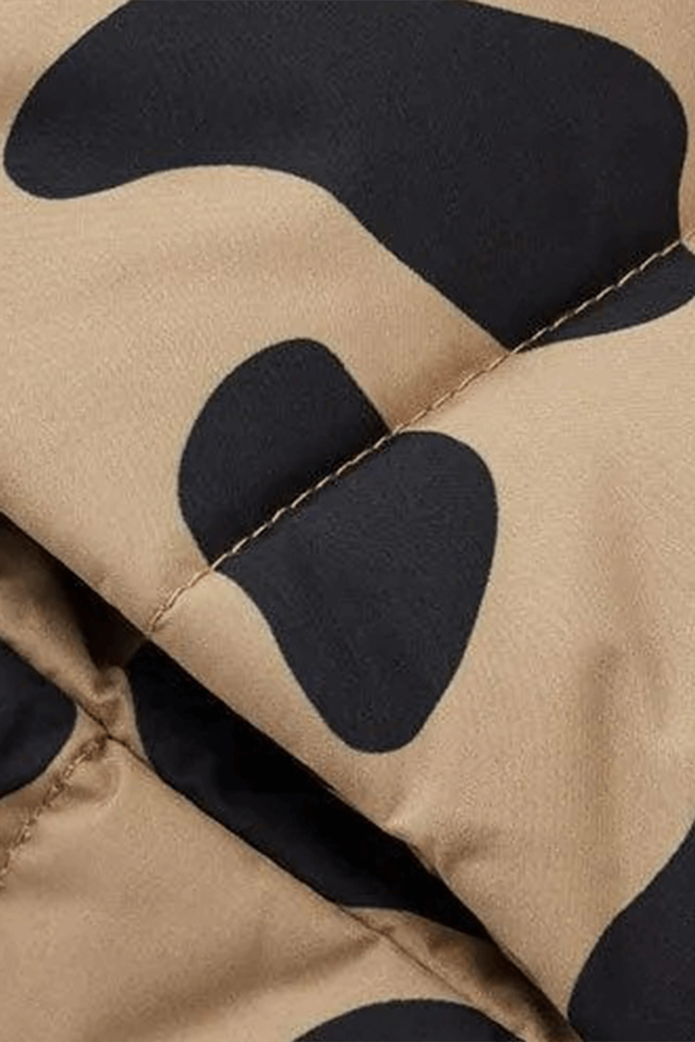 תמונת תקריב של גילאי 2-12 מעיל פוך אקולוגי עם קפוצ'ון