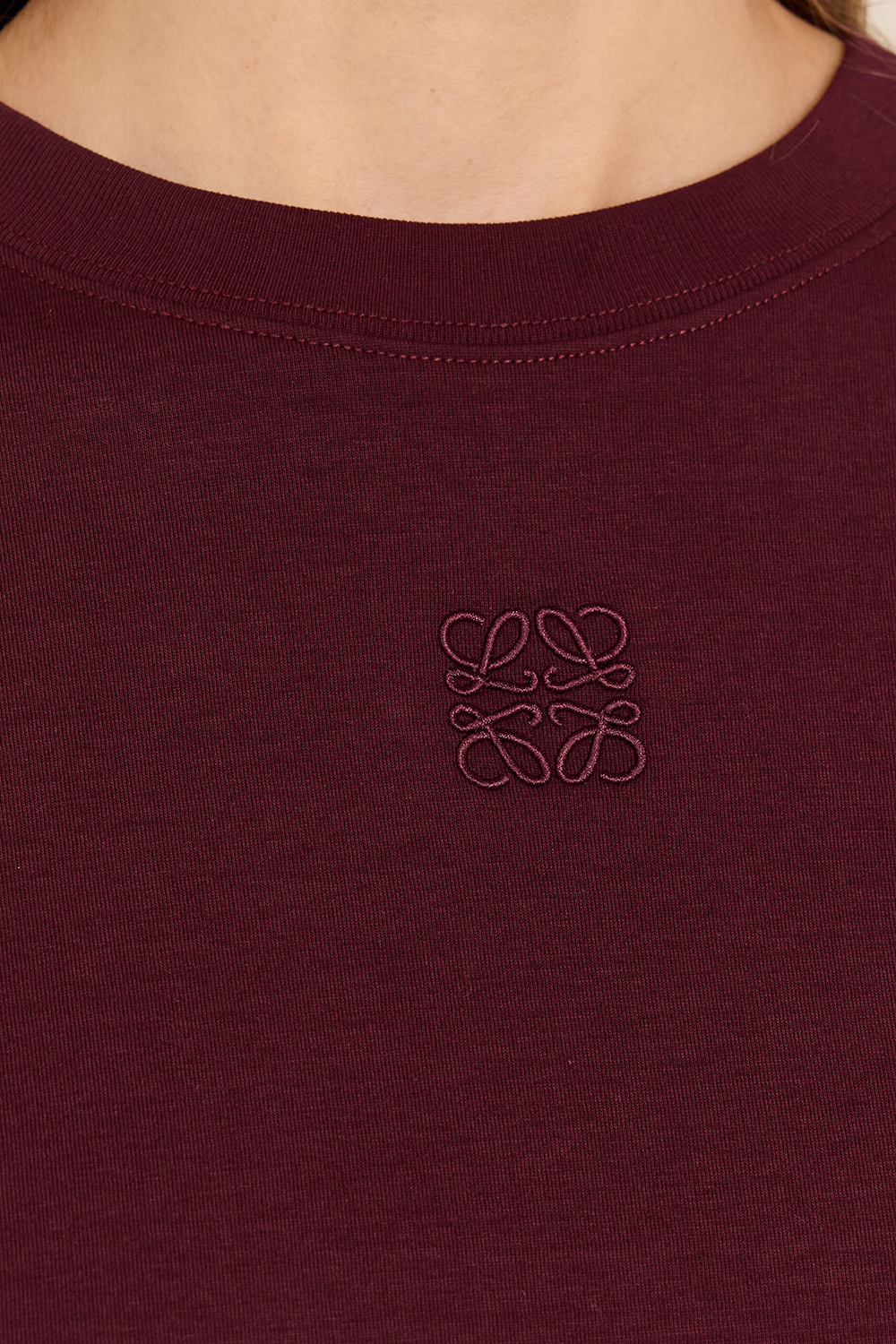 תמונת תקריב דוגמן של חולצת טי א-סימטרית