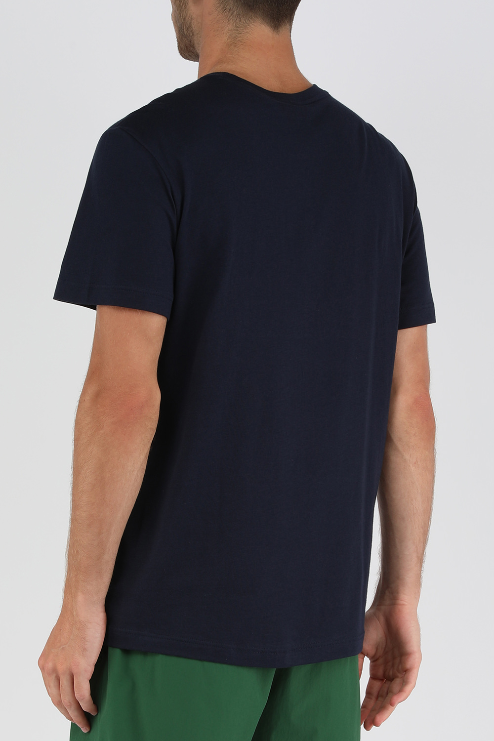 תמונת דוגמן אחורית של חולצת טי קלאסית בכחול נייבי