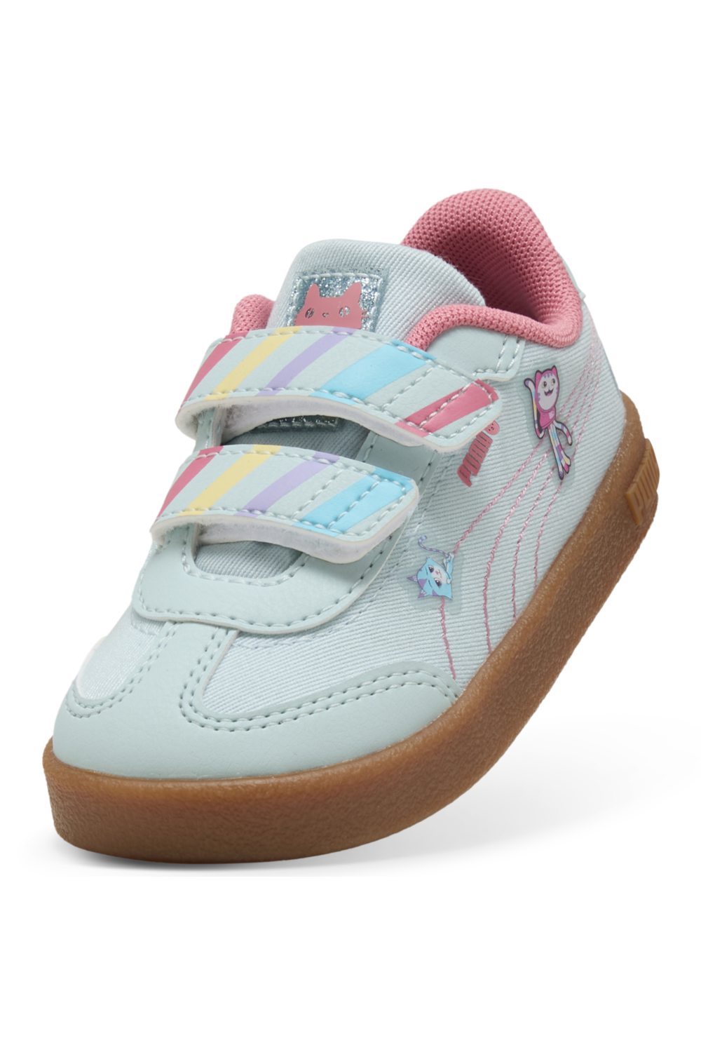 תמונת פנים של נעלי סניקרס