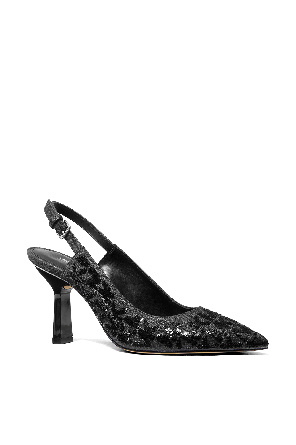 תמונת תקריב של נעלי עקב סלינ-בק במונוגרמת פאייטים שחורה