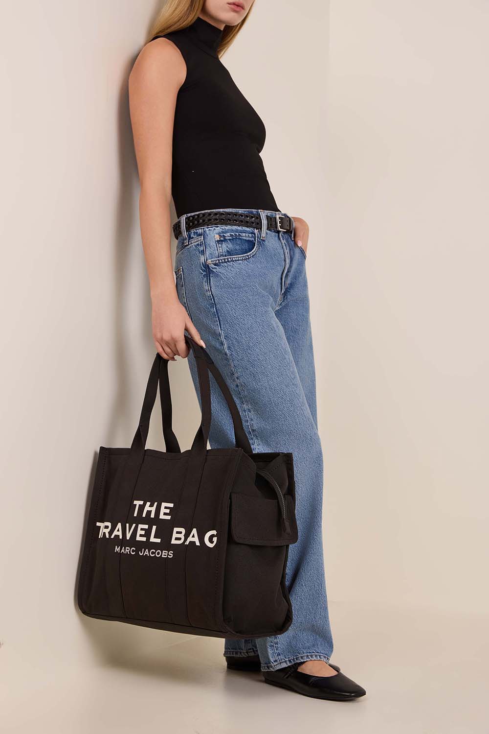 תמונת דוגמן קידמית של תיק נסיעות