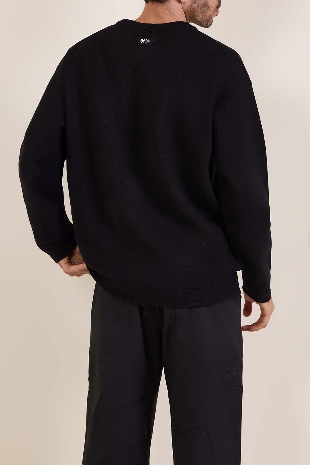 תמונת דוגמן אחורית של חולצת סריג