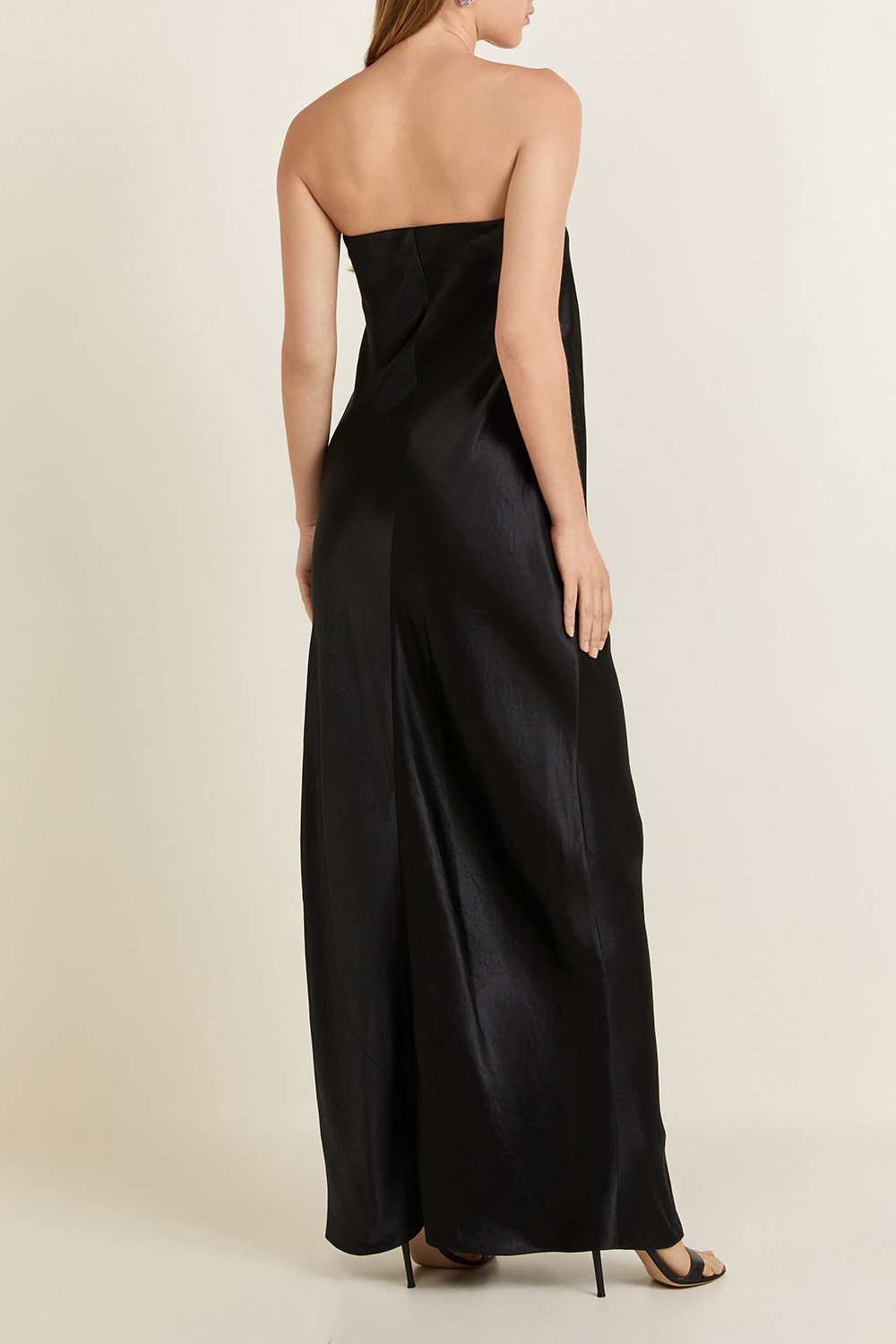 תמונת דוגמן אחורית של שמלת סטרפלס מקסי