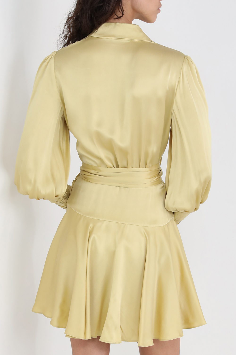 תמונת דוגמן אחורית של שמלת מעטפת משי