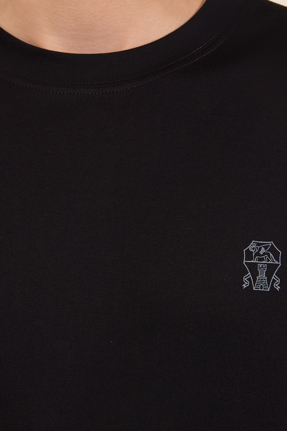 תמונת תקריב דוגמן של חולצת טי