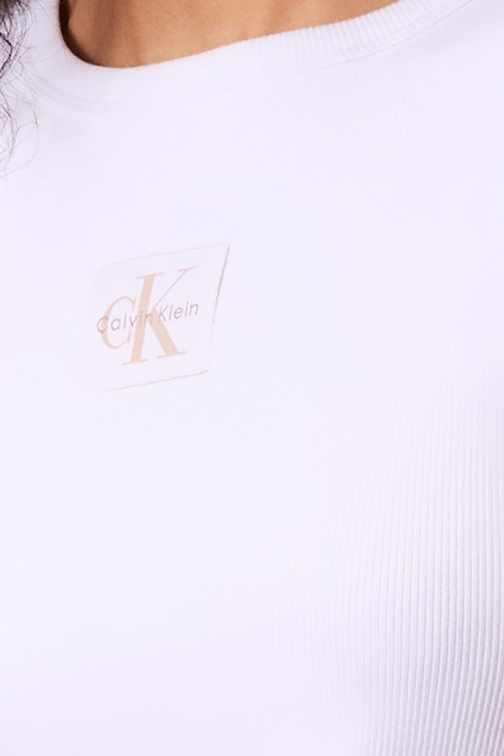 תמונת תקריב דוגמן של גופיית ריב