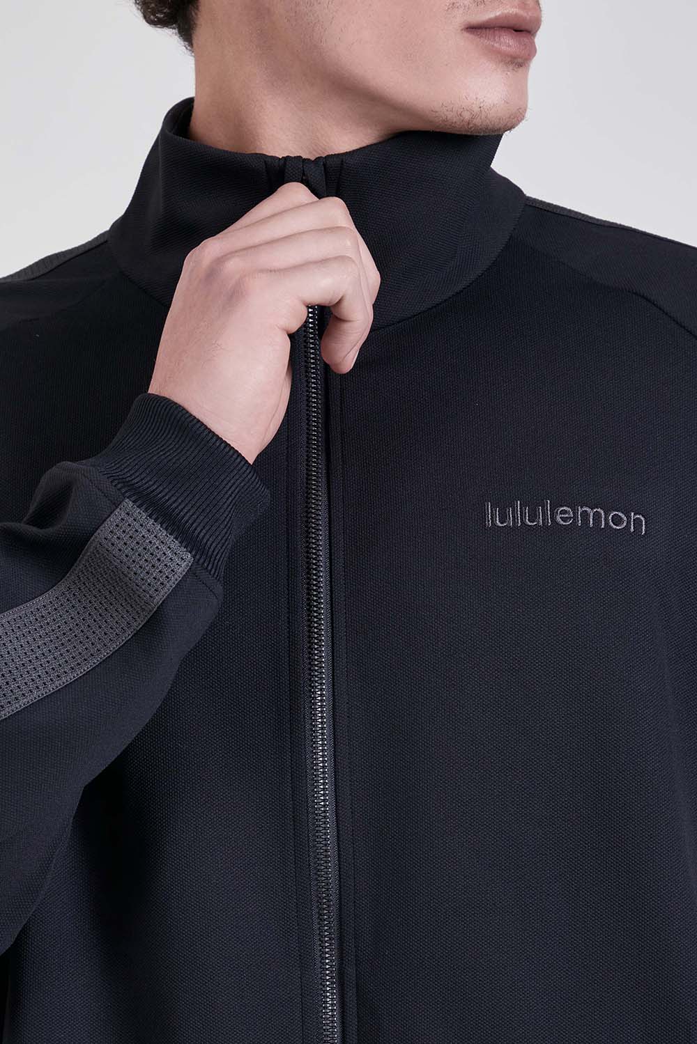 תמונת תקריב דוגמן של Pique Relaxed-Fit Track Jacket