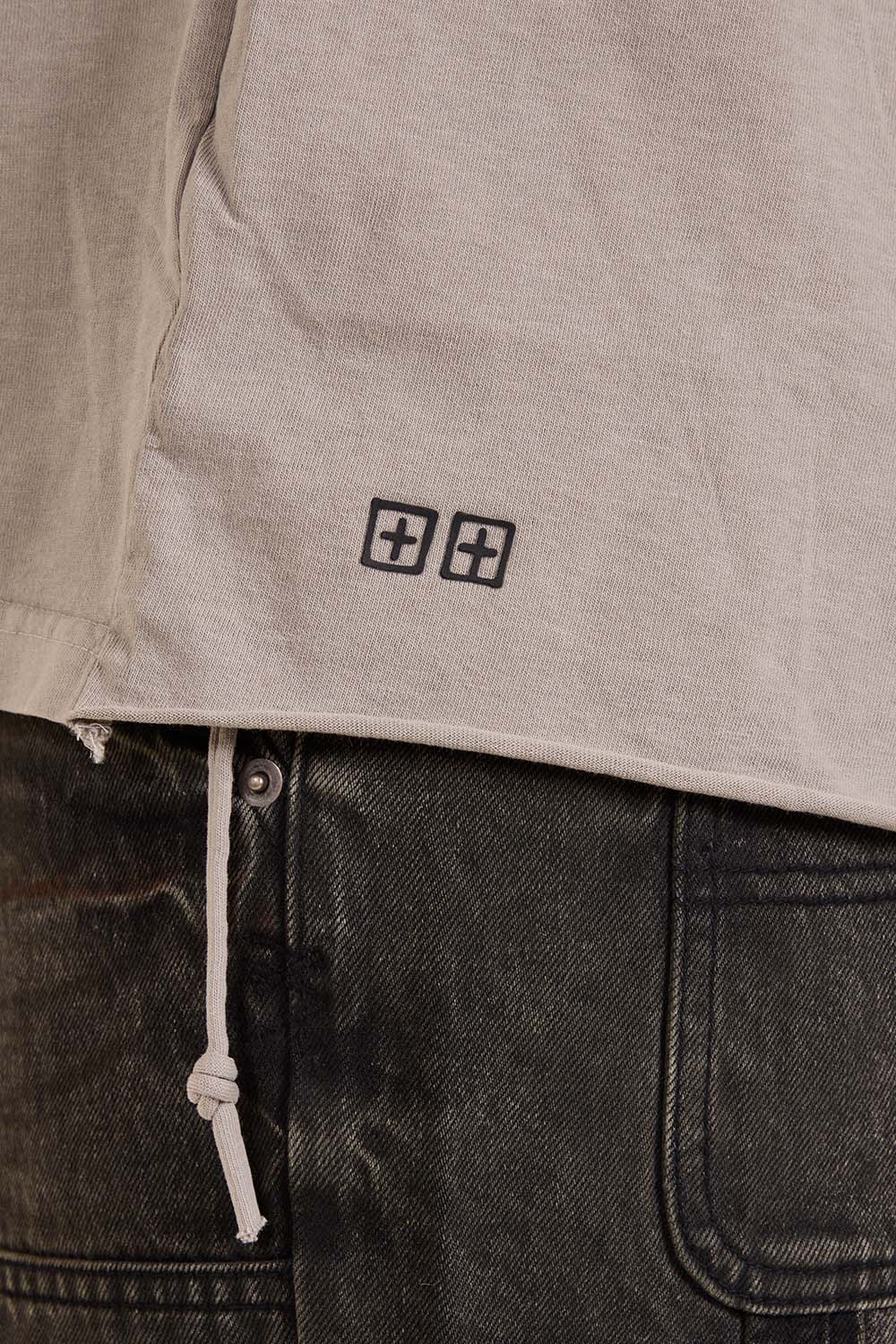 תמונת דוגמן אחורית של חולצת טי שרוולים ארוכים