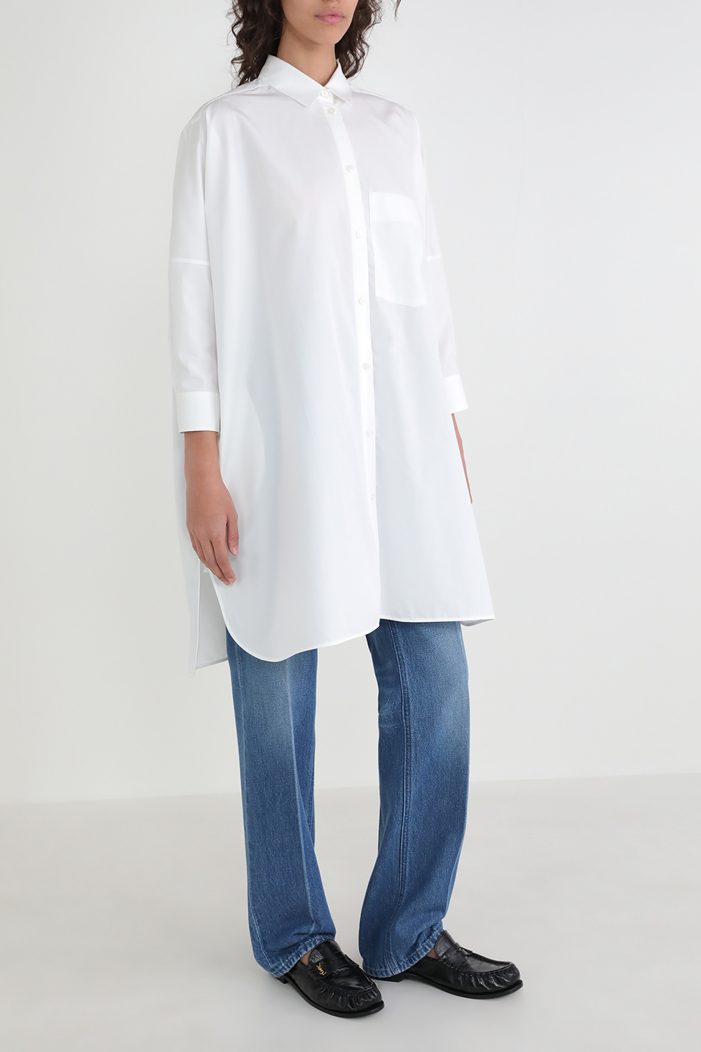 תמונת דוגמן קידמית של חולצה מכופתרת ארוכה אוברסייז