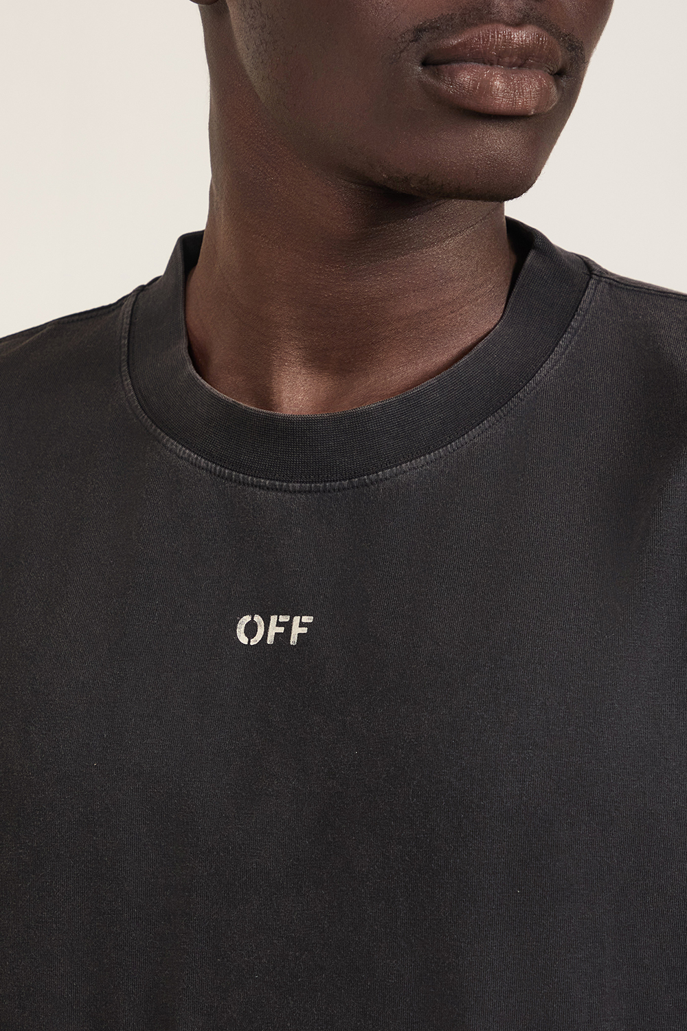 תמונת תקריב דוגמן של חולצת טי