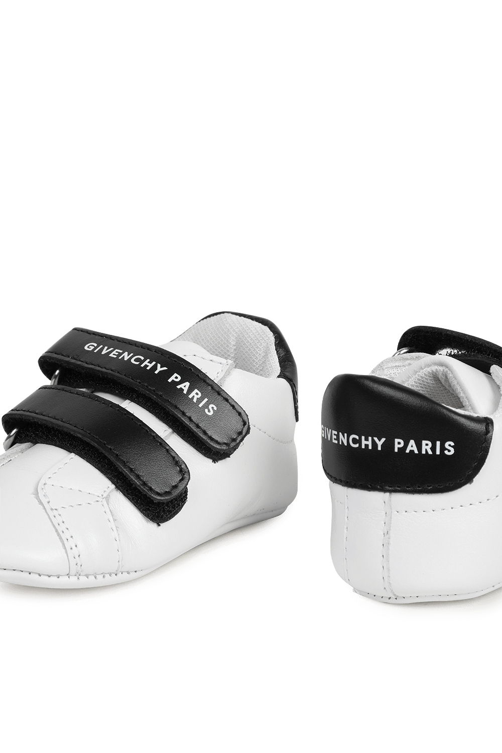 גילאי 17-19 נעלי צעד ראשון בלבן עם לוגו GIVENCHY KIDS
