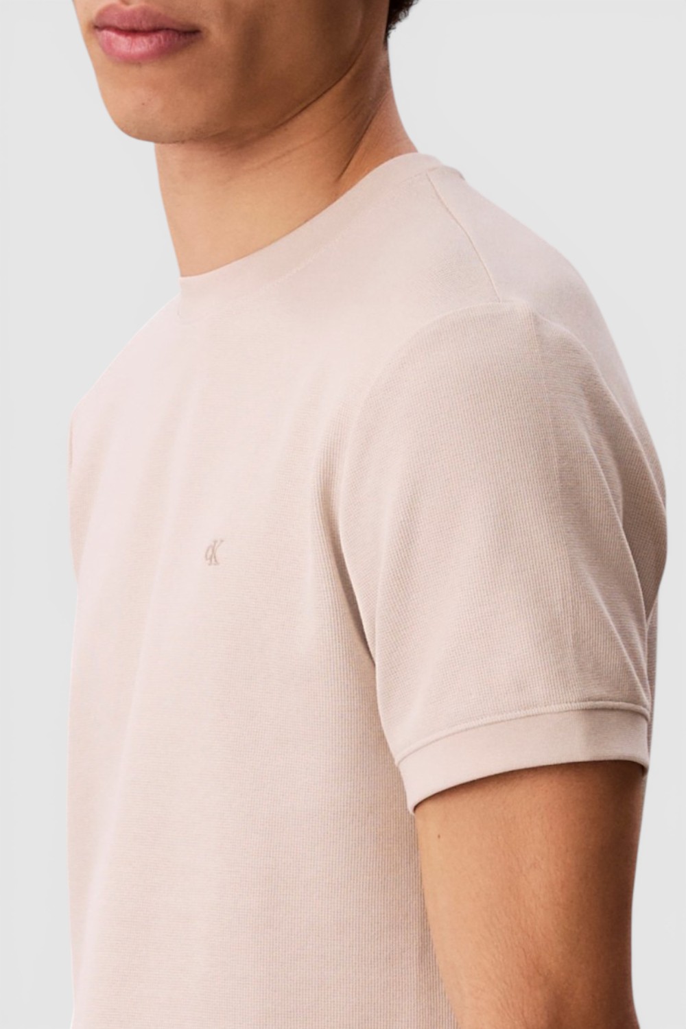 תמונת תקריב דוגמן של חולצת טי