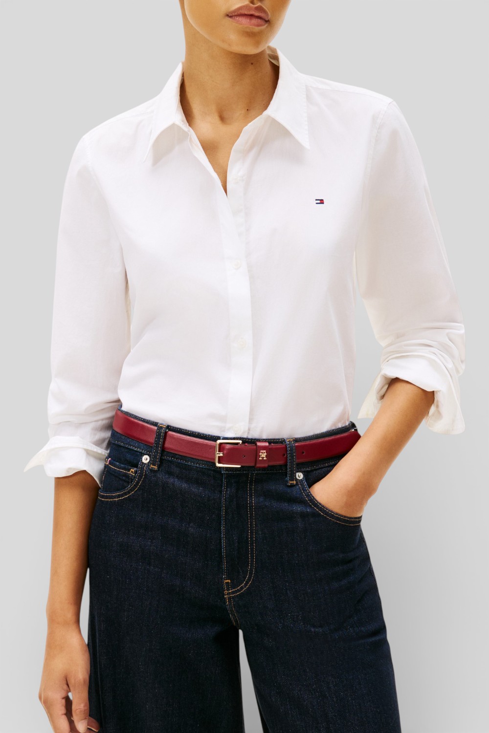 תמונת דוגמן קידמית של חולצה מכופתרת