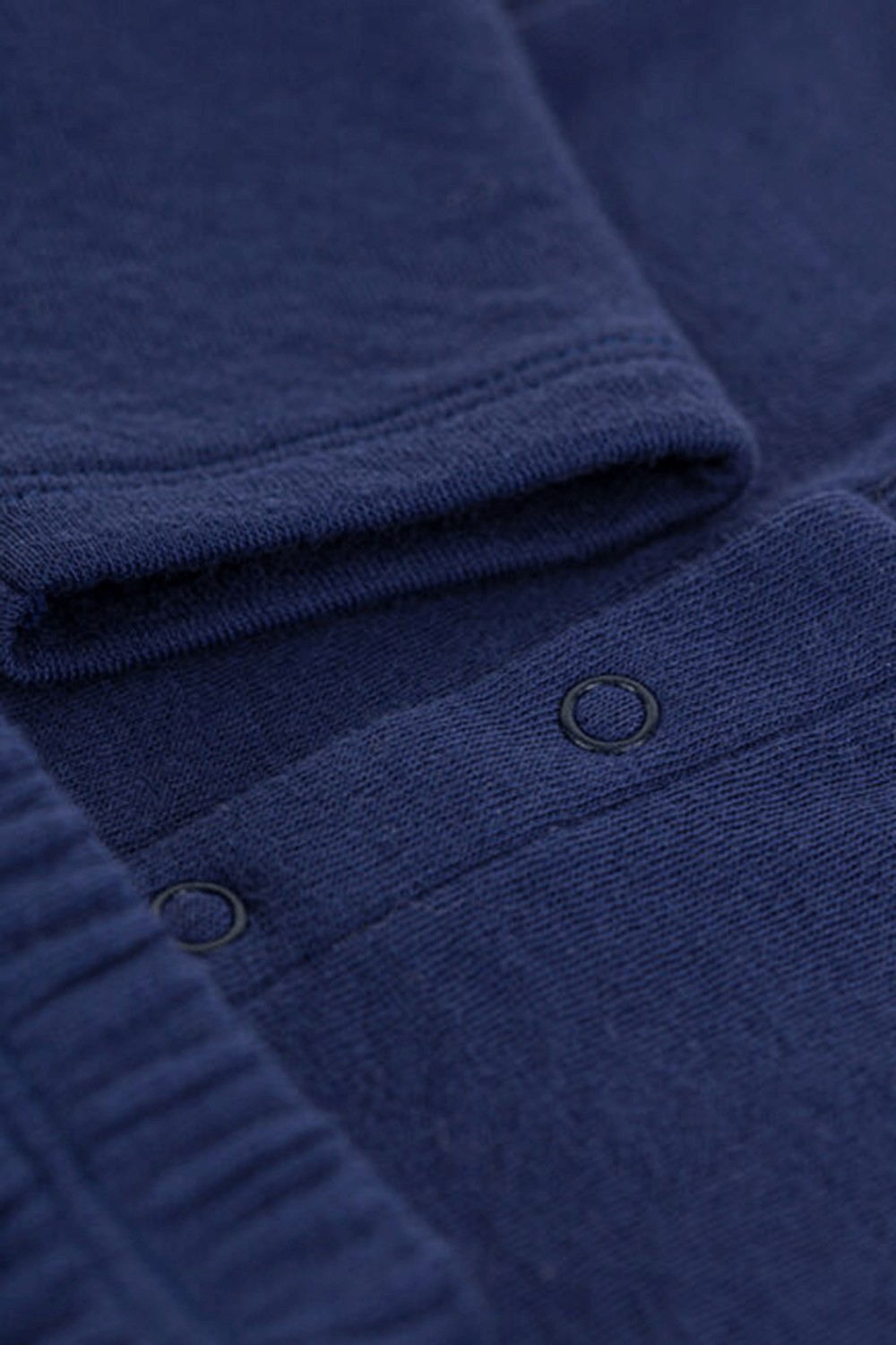 תמונת תקריב של סט קרדיגן ומכנסי ג'וג - גילאי 1-18 חודשים