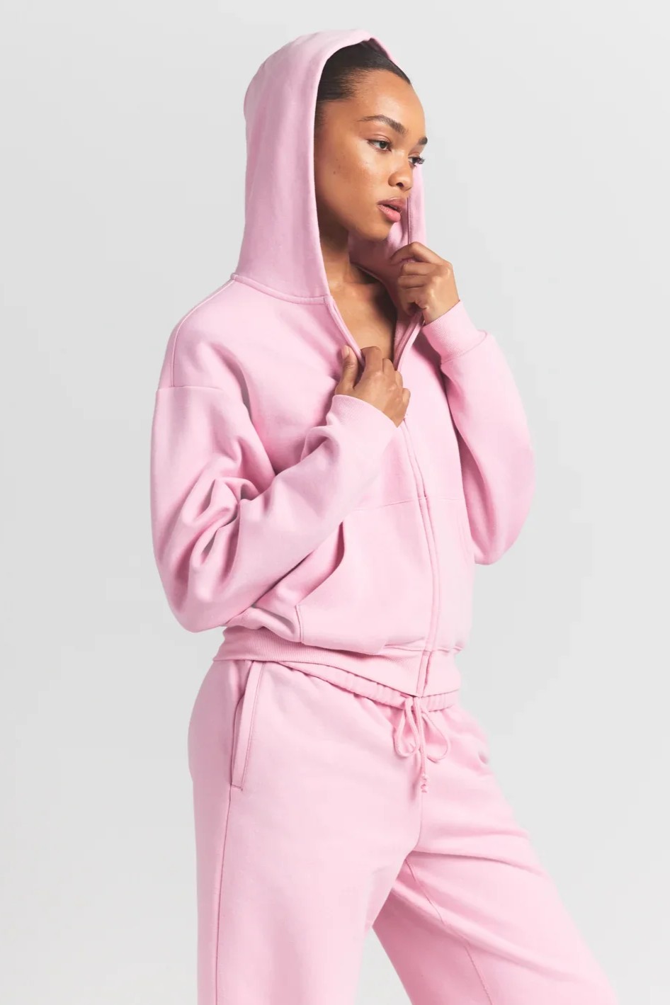 תמונת דוגמן אחורית של CLASSIC ZIP UP HOODIE