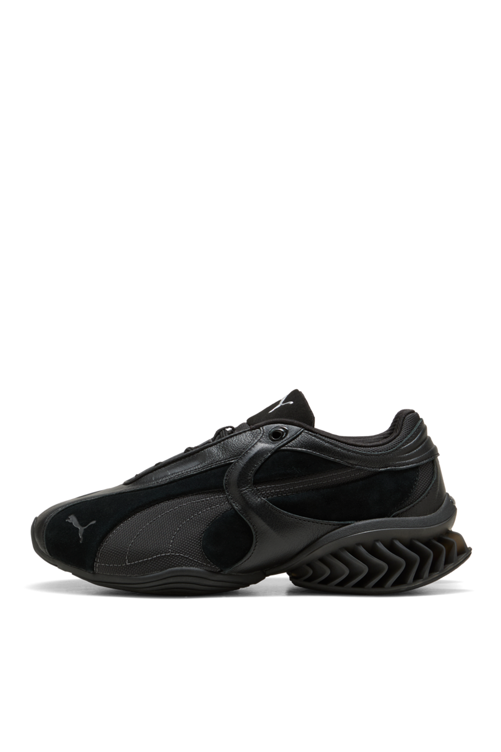 תמונה אחורית של נעלי סניקרס