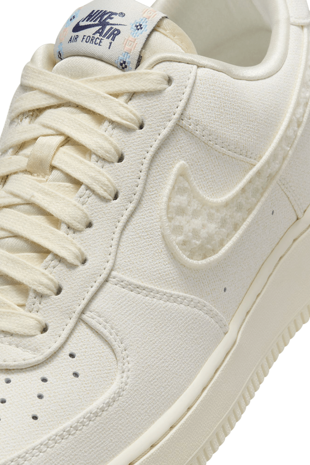 תמונת פנים של נעלי סניקרס אייר פורס 1 07