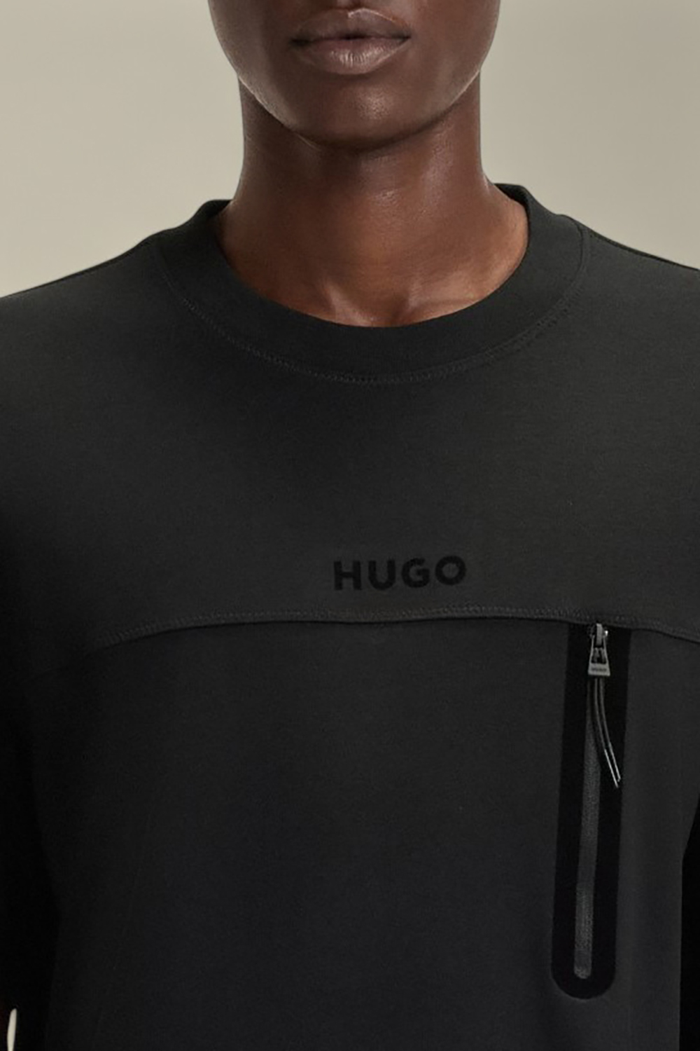 תמונת דוגמן אחורית של חולצת טי