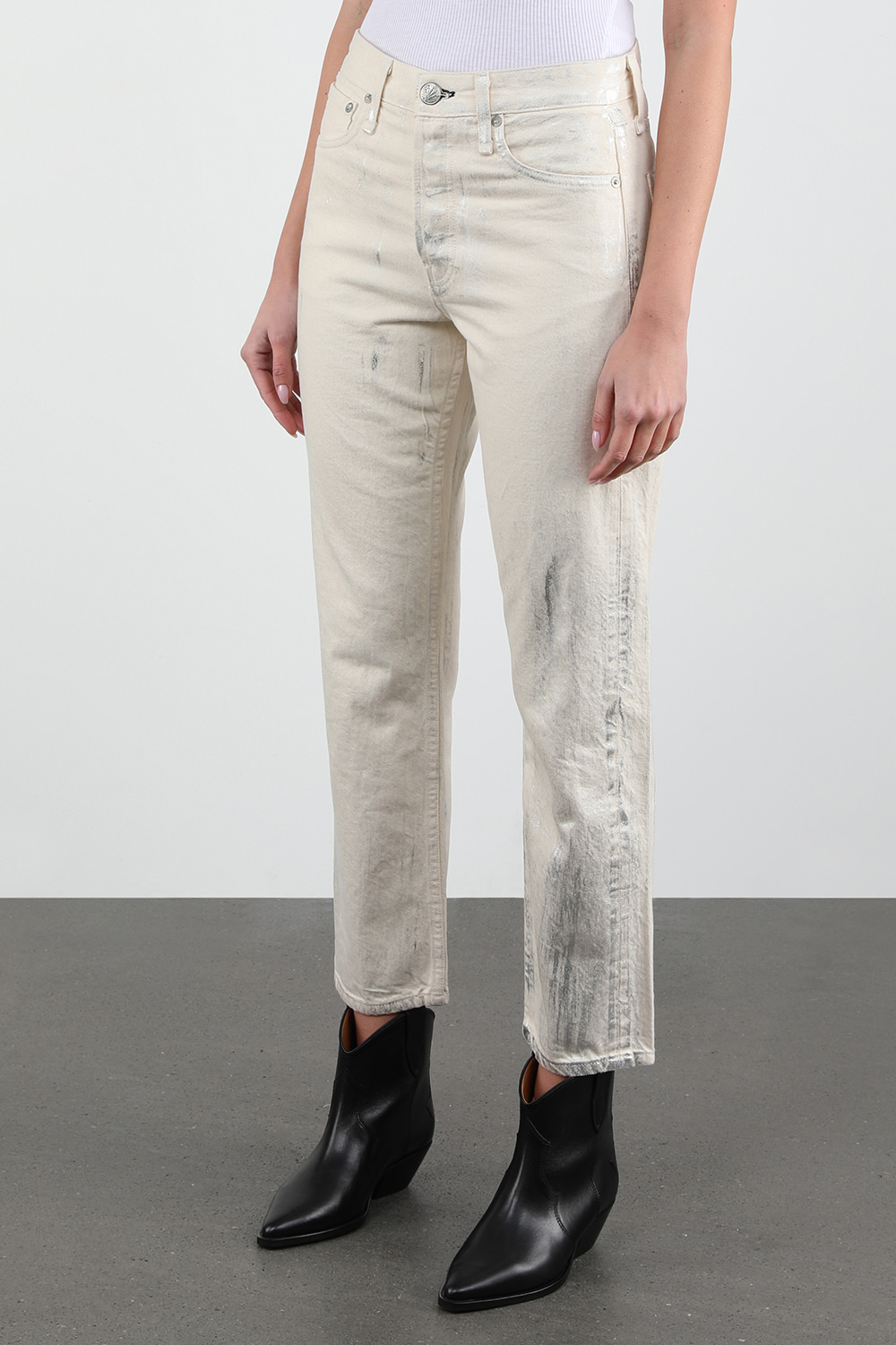 תמונת דוגמן קידמית של מכנסי ג'ינס מאיה כתמי כסף בגוון שמנת