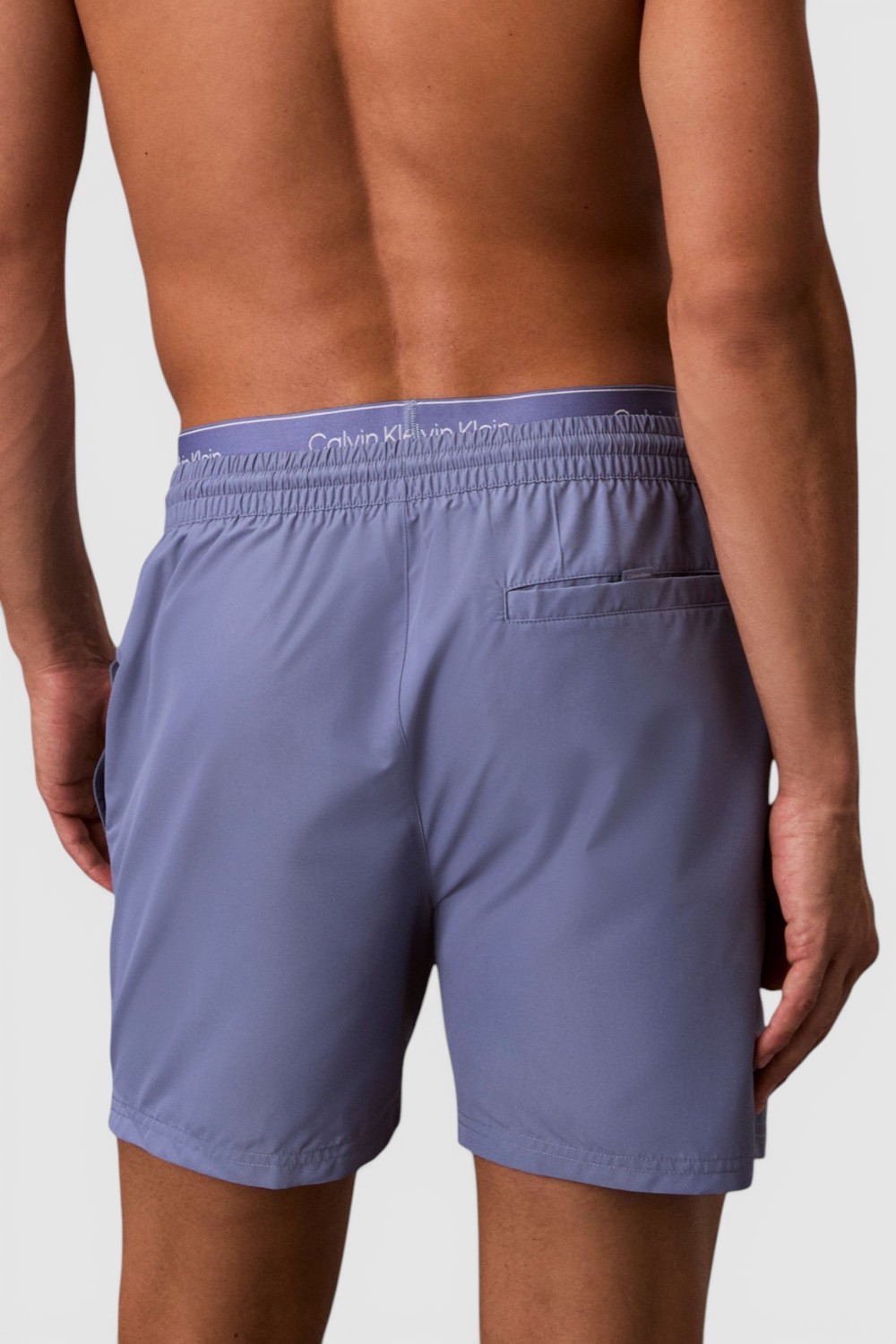 תמונת דוגמן אחורית של מכנסי בגד ים