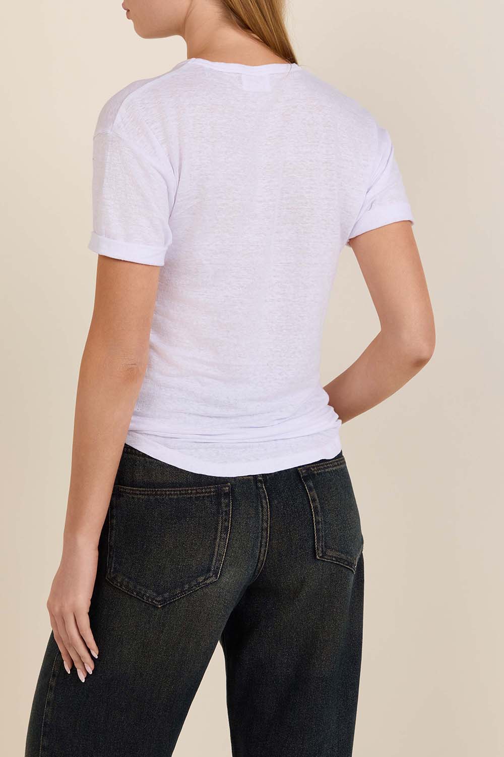 תמונת דוגמן אחורית של חולצת טי מפשתן