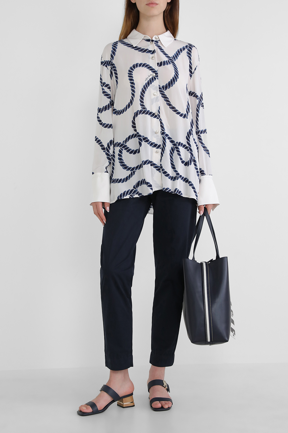 תמונת דוגמן קידמית של תיק נשיאה סטרייפ