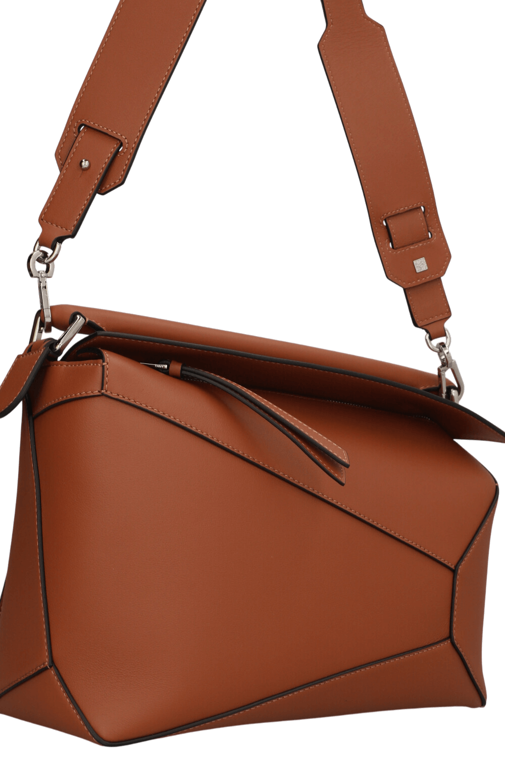 תמונת תקריב של תיק קרוסבודי פאזל אדג' מדיום