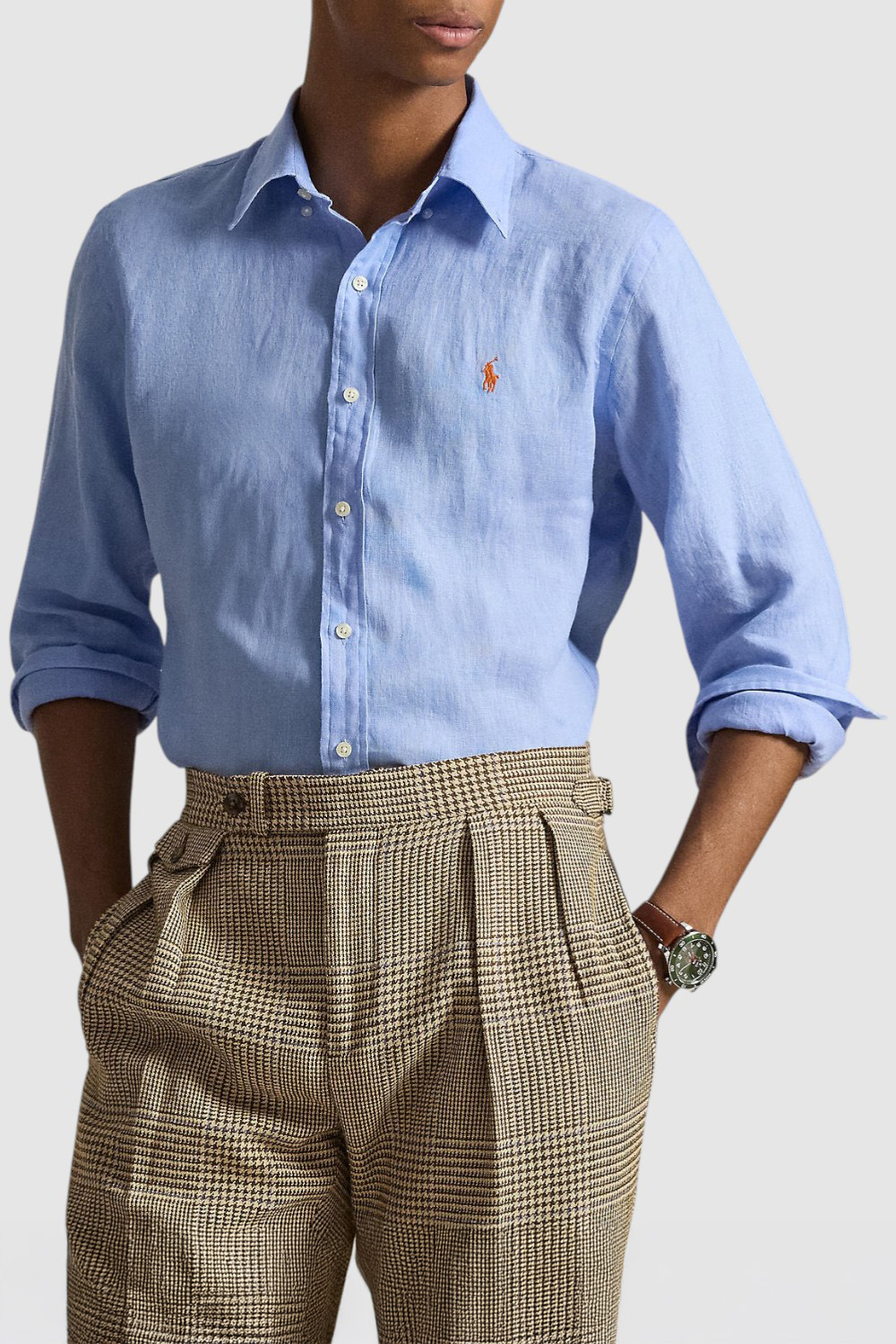 תמונת דוגמן קידמית של חולצה מכופתרת פשתן