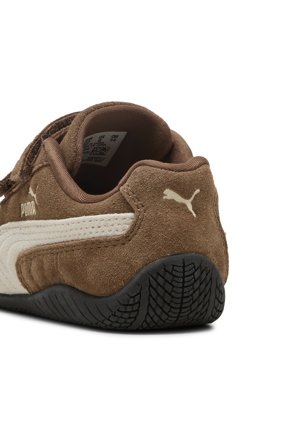 תמונת פנים של נעלי סניקרס