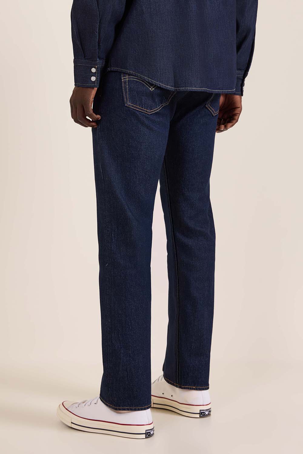 תמונת דוגמן אחורית של מכנסי ג'ינס