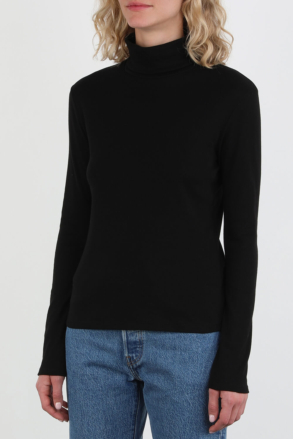 תמונת דוגמן קידמית של Iconic Cotton Undershirt in Black