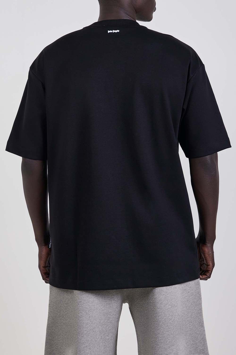 תמונת דוגמן אחורית של חולצת טי אוברסייז