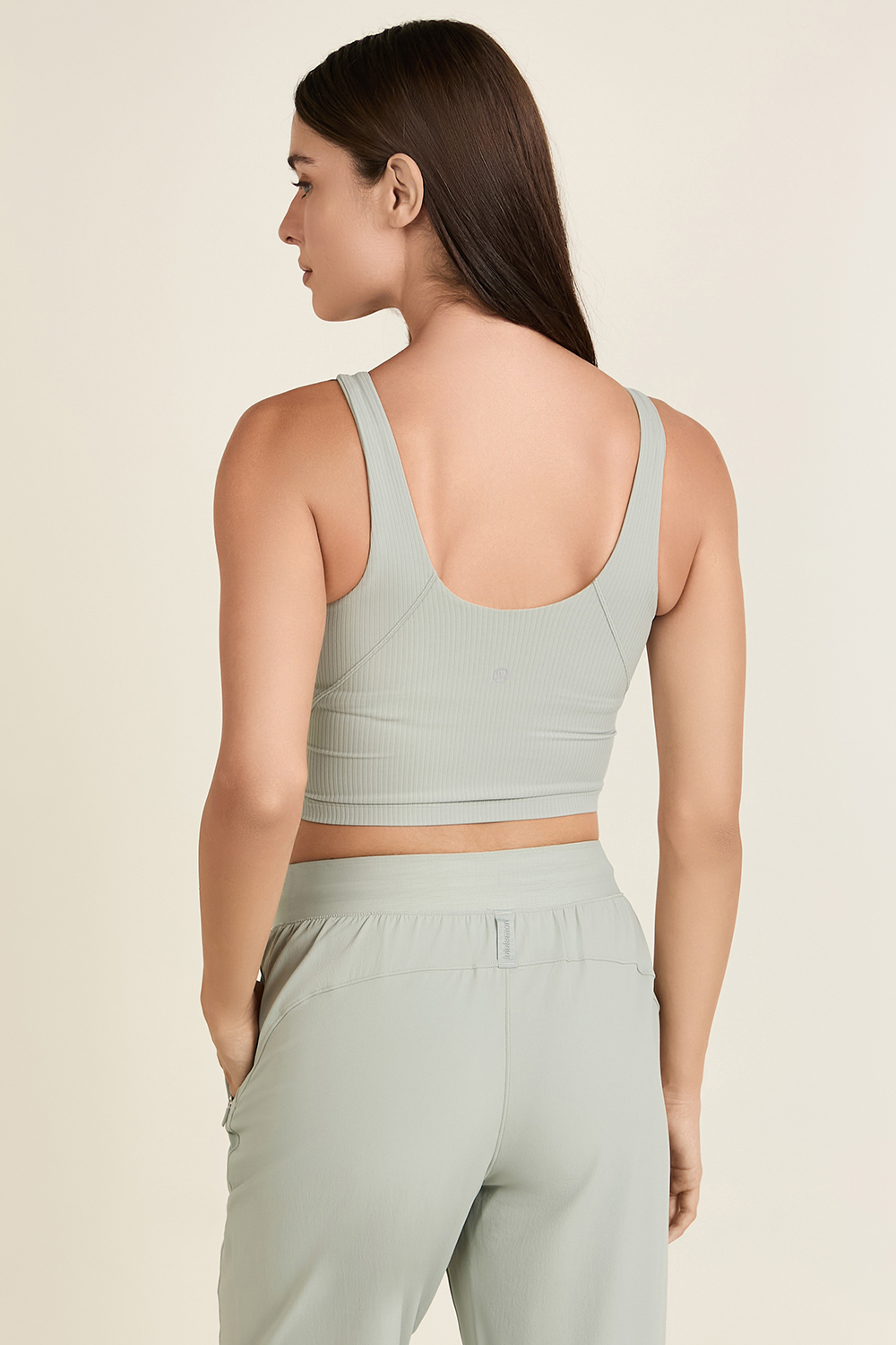 תמונת דוגמן אחורית של LULULEMON ALIGN&trade; RIBBED HIGH-NECK TANK