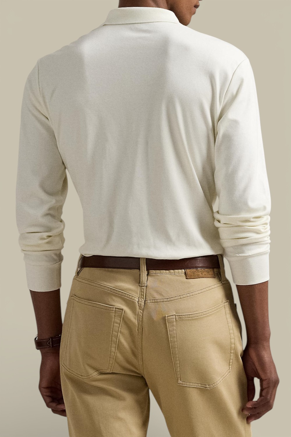 תמונת דוגמן אחורית של חולצת פולו ארוכה