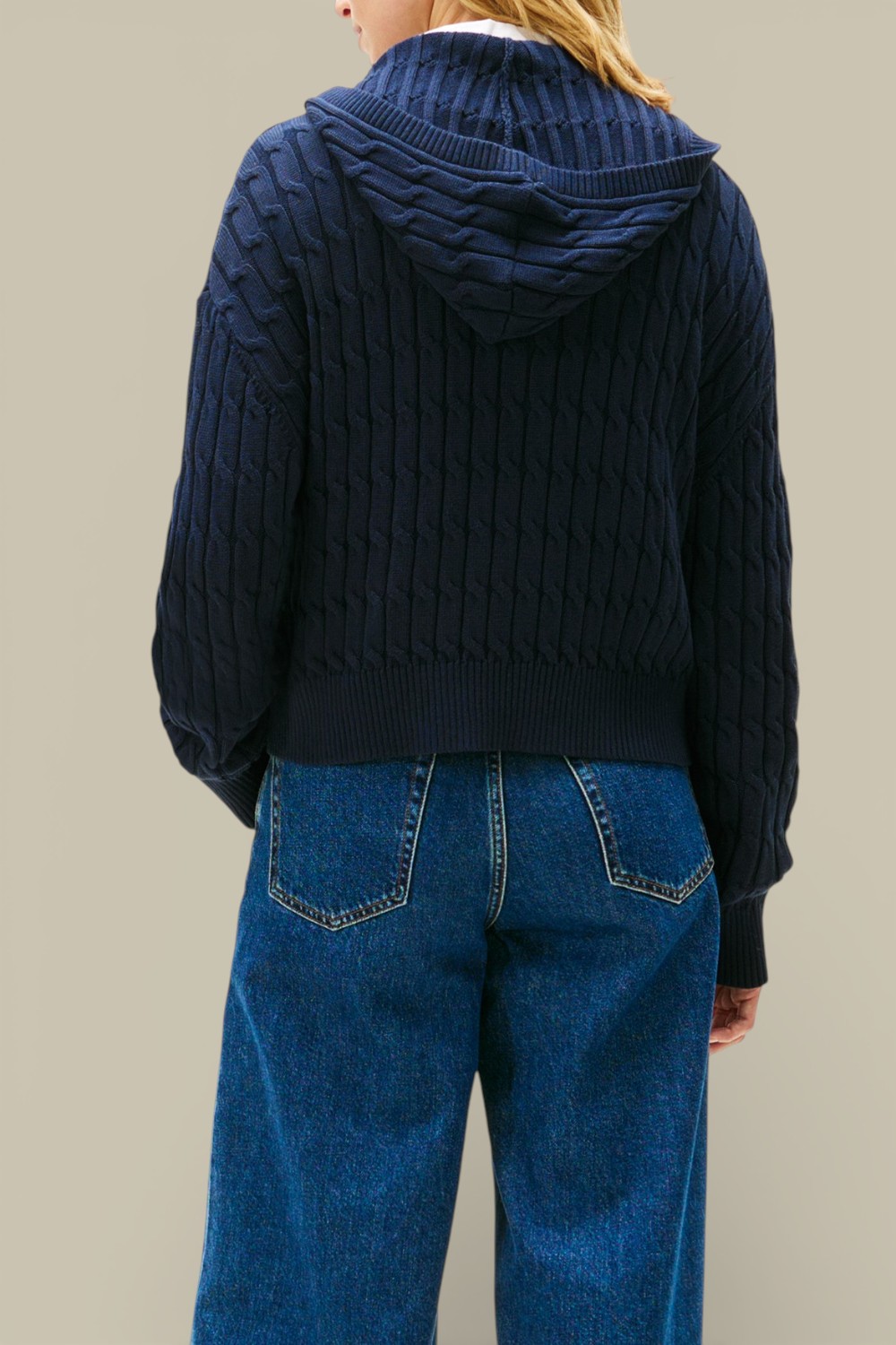 תמונת דוגמן אחורית של קפוצ'ון כותנה סרוג