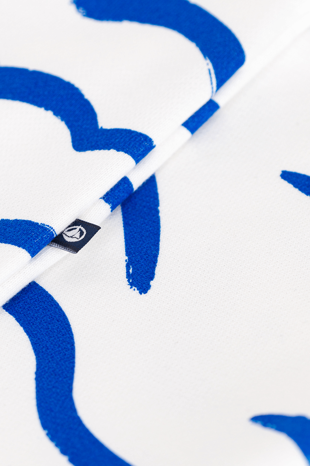 תמונת תקריב של אוברול - גילאי 18-36 חודשים