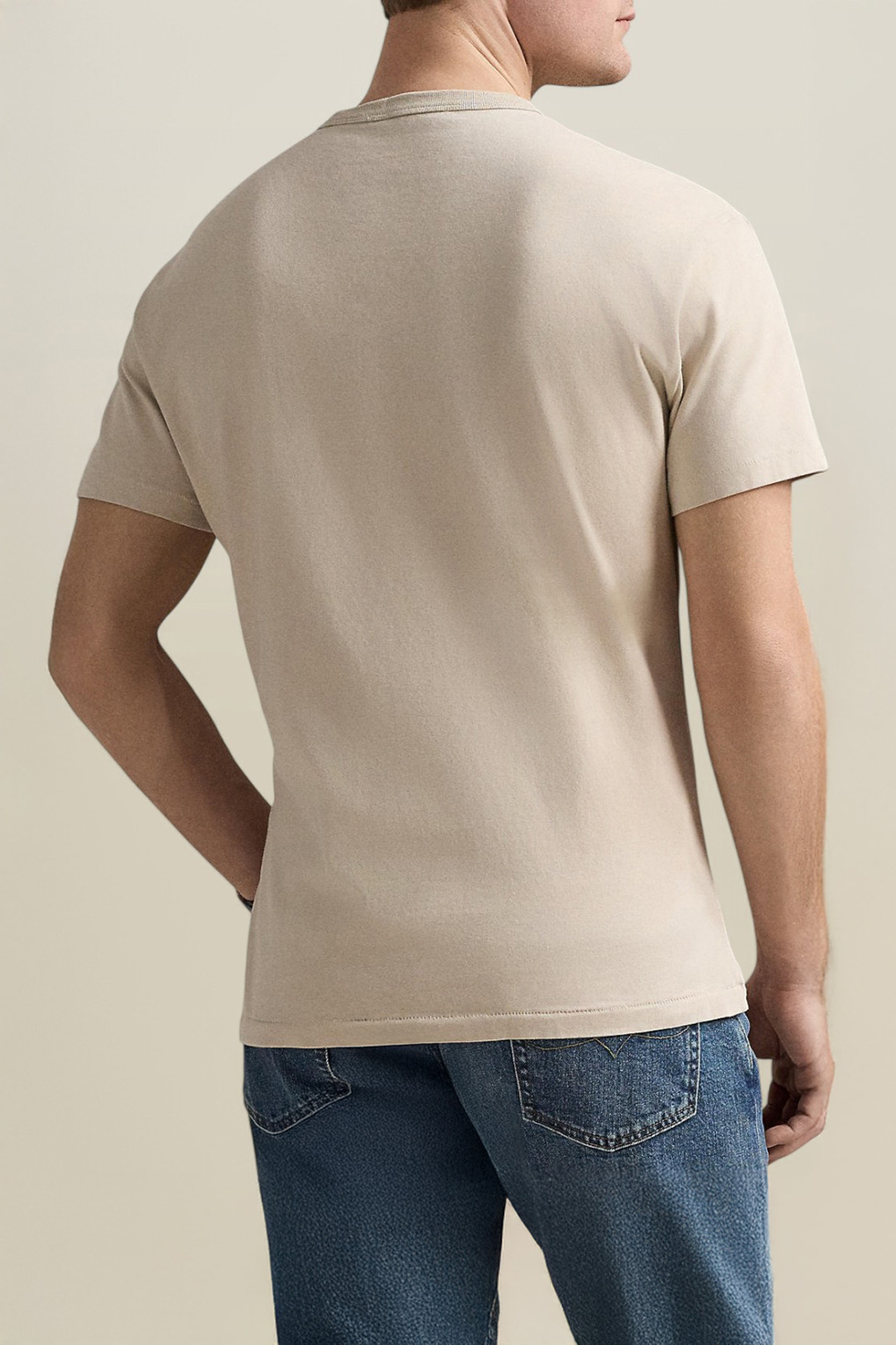 תמונת דוגמן אחורית של חולצת טי