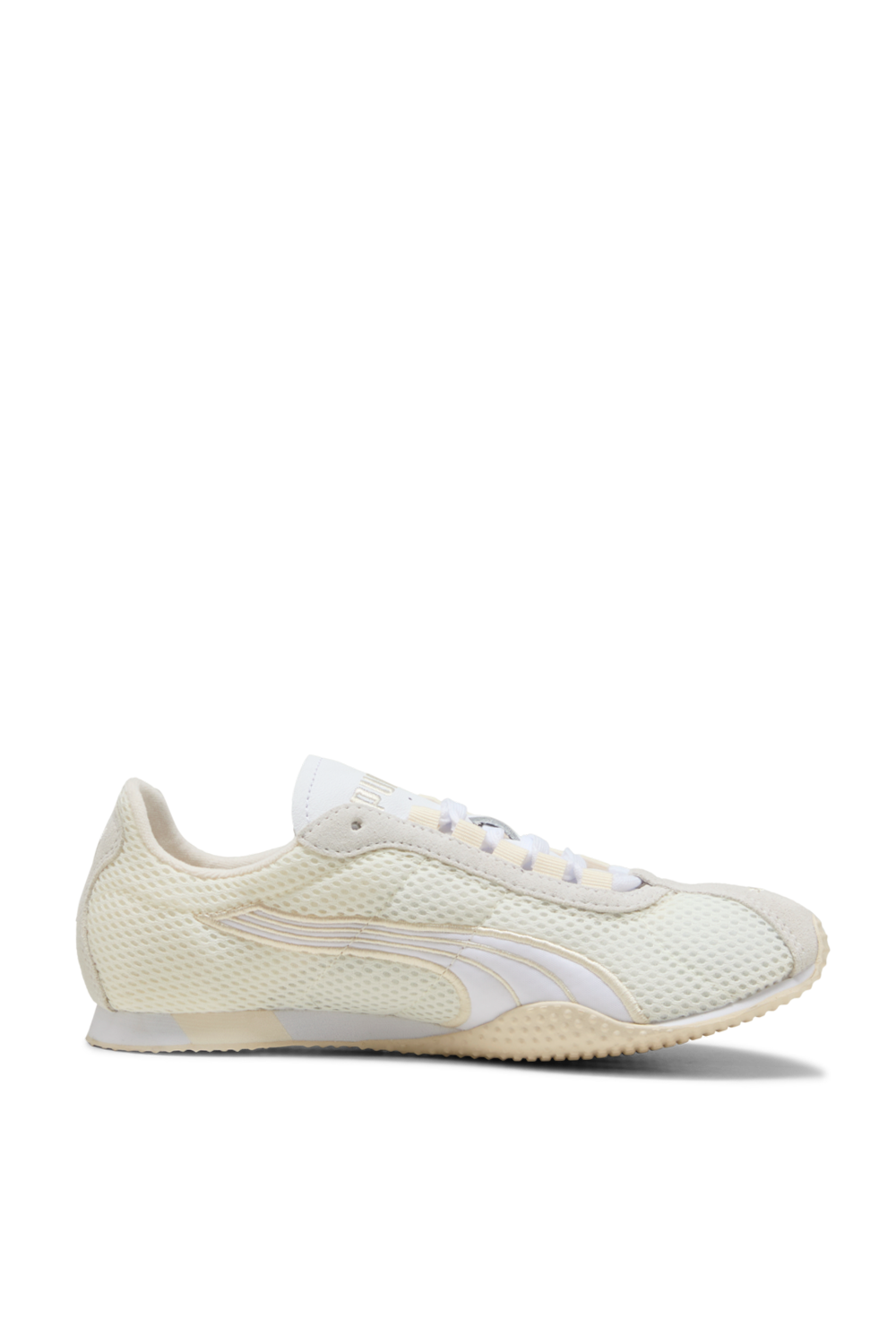 תמונה קידמית של נעלי סניקרס