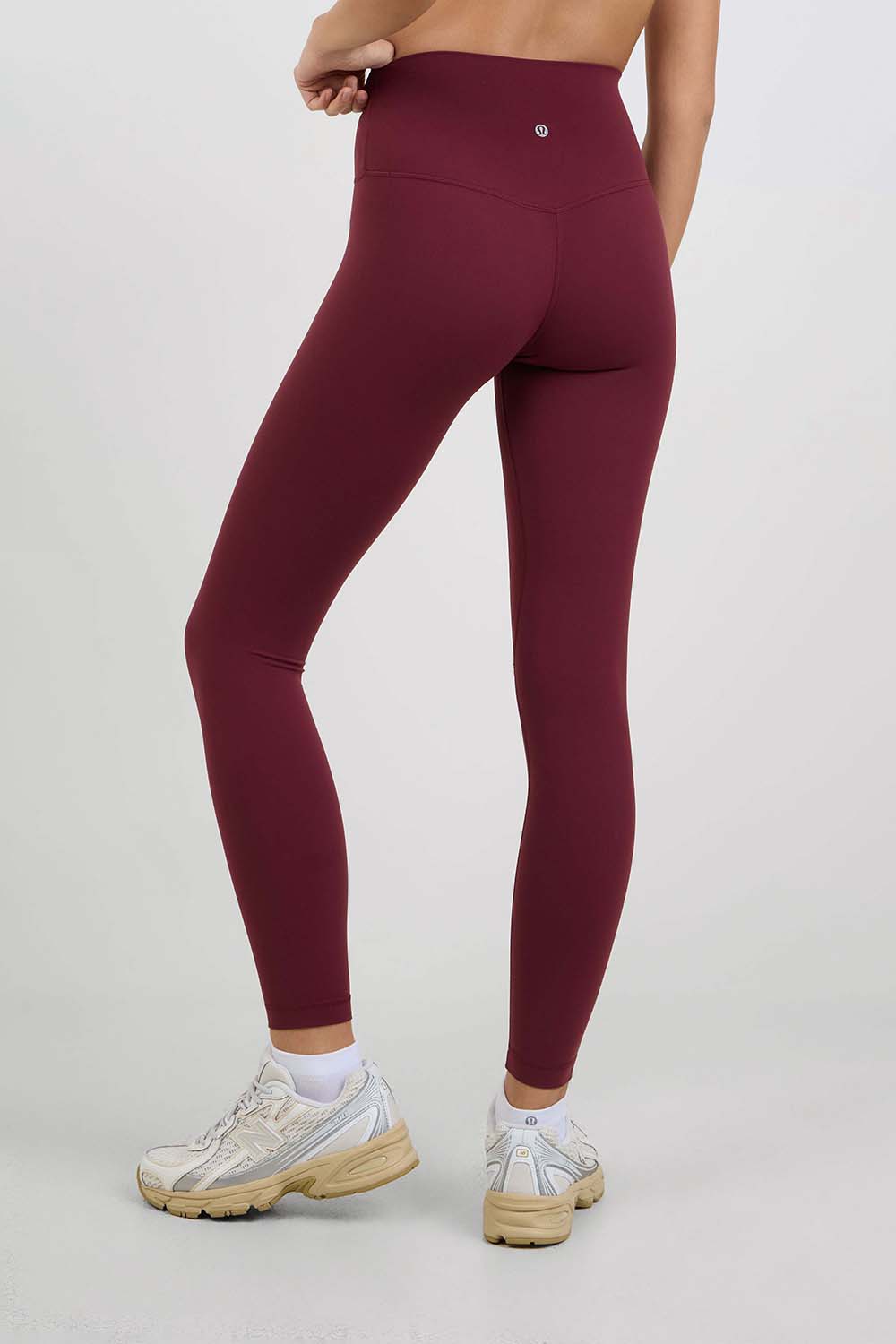 תמונת דוגמן אחורית של LULULEMON ALIGN&trade; NO LINE HR PANT 25
