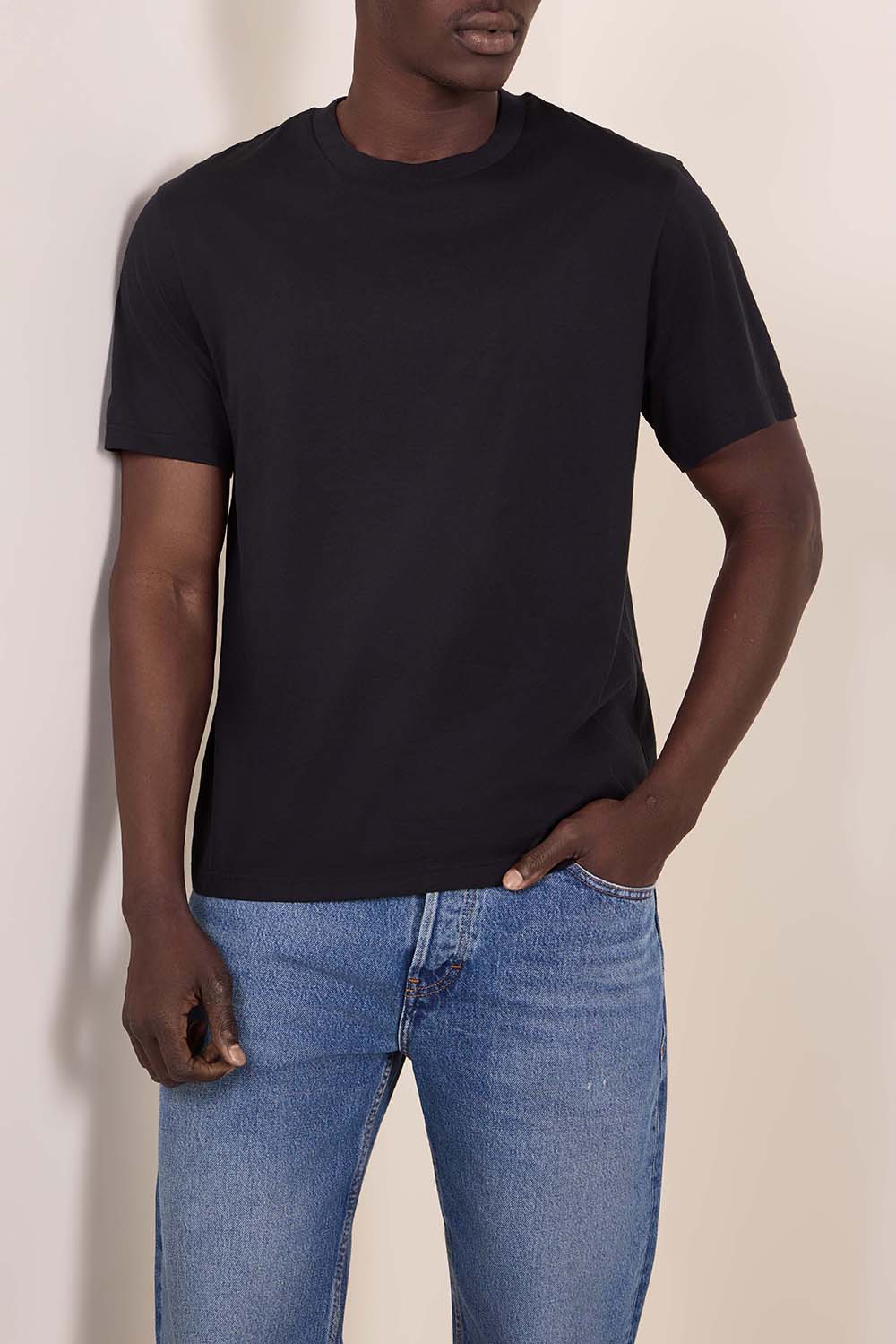 תמונת דוגמן קידמית של חולצת טי