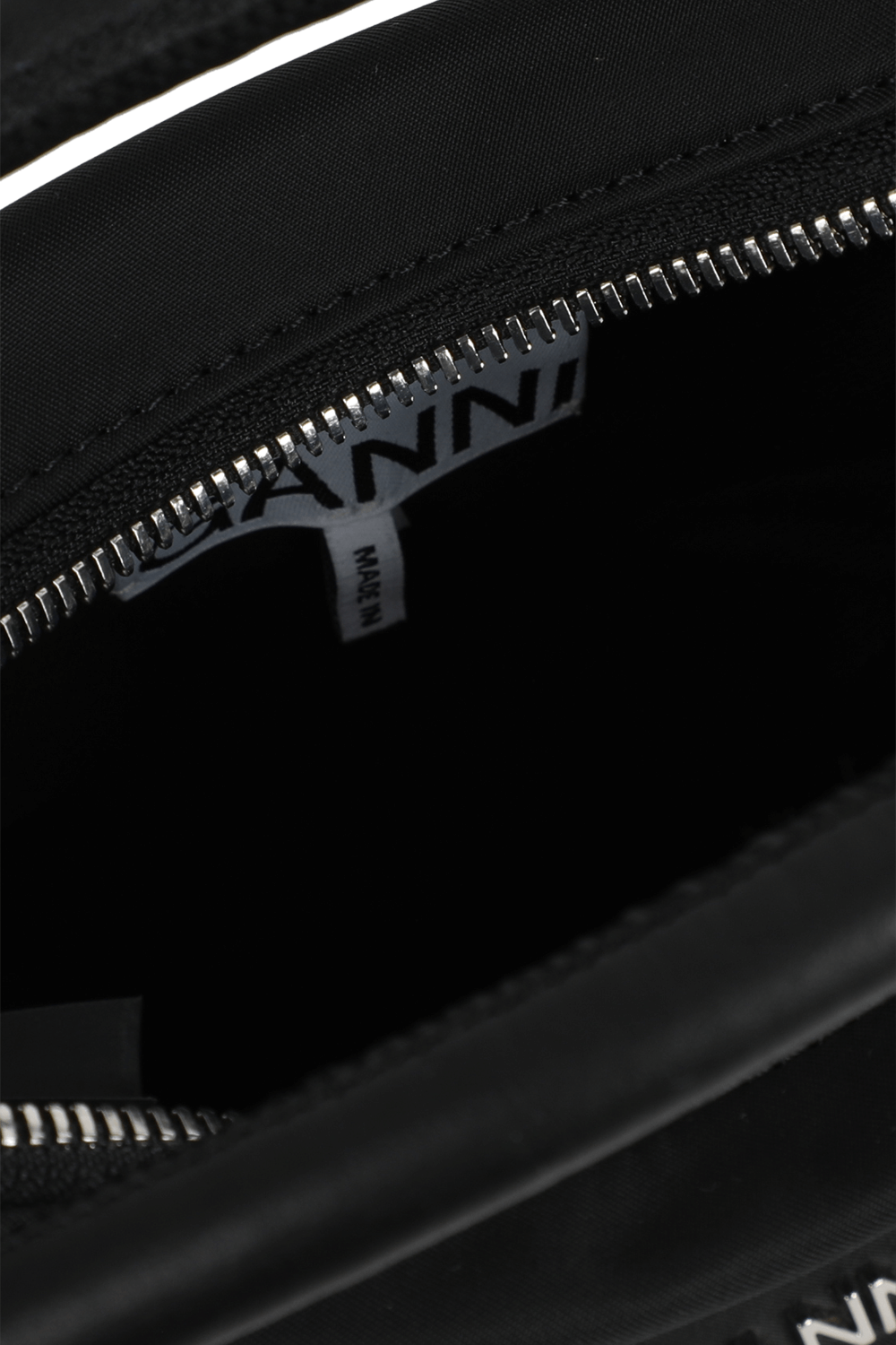 תמונת פנים של תיק צד מיני עם אלמנט קשירה