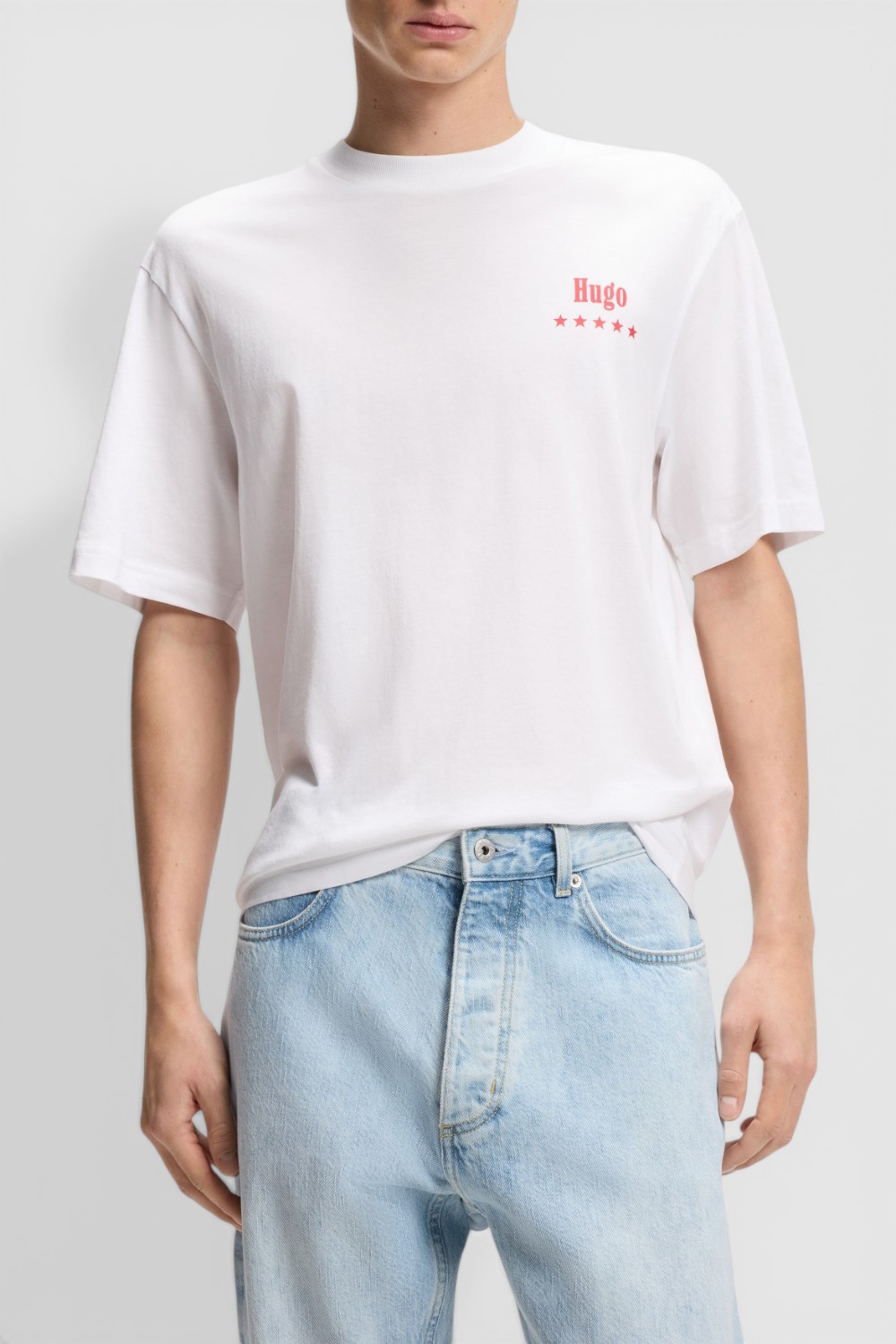 תמונת דוגמן קידמית של חולצת טי בגזרה ישרה