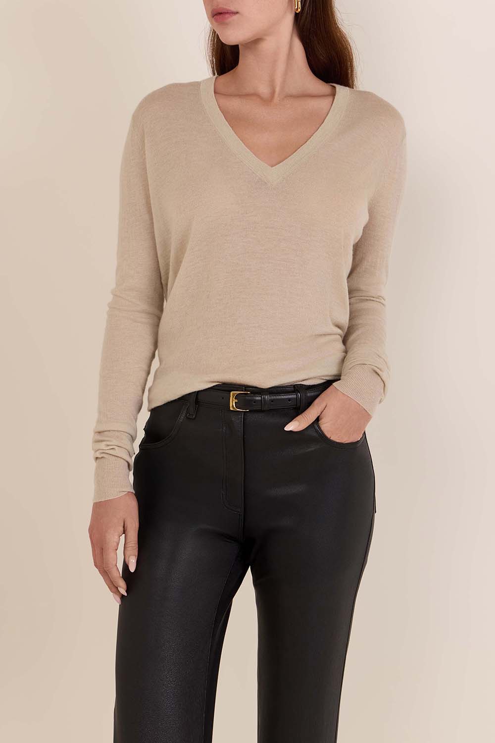 תמונת דוגמן קידמית של חולצת סריג