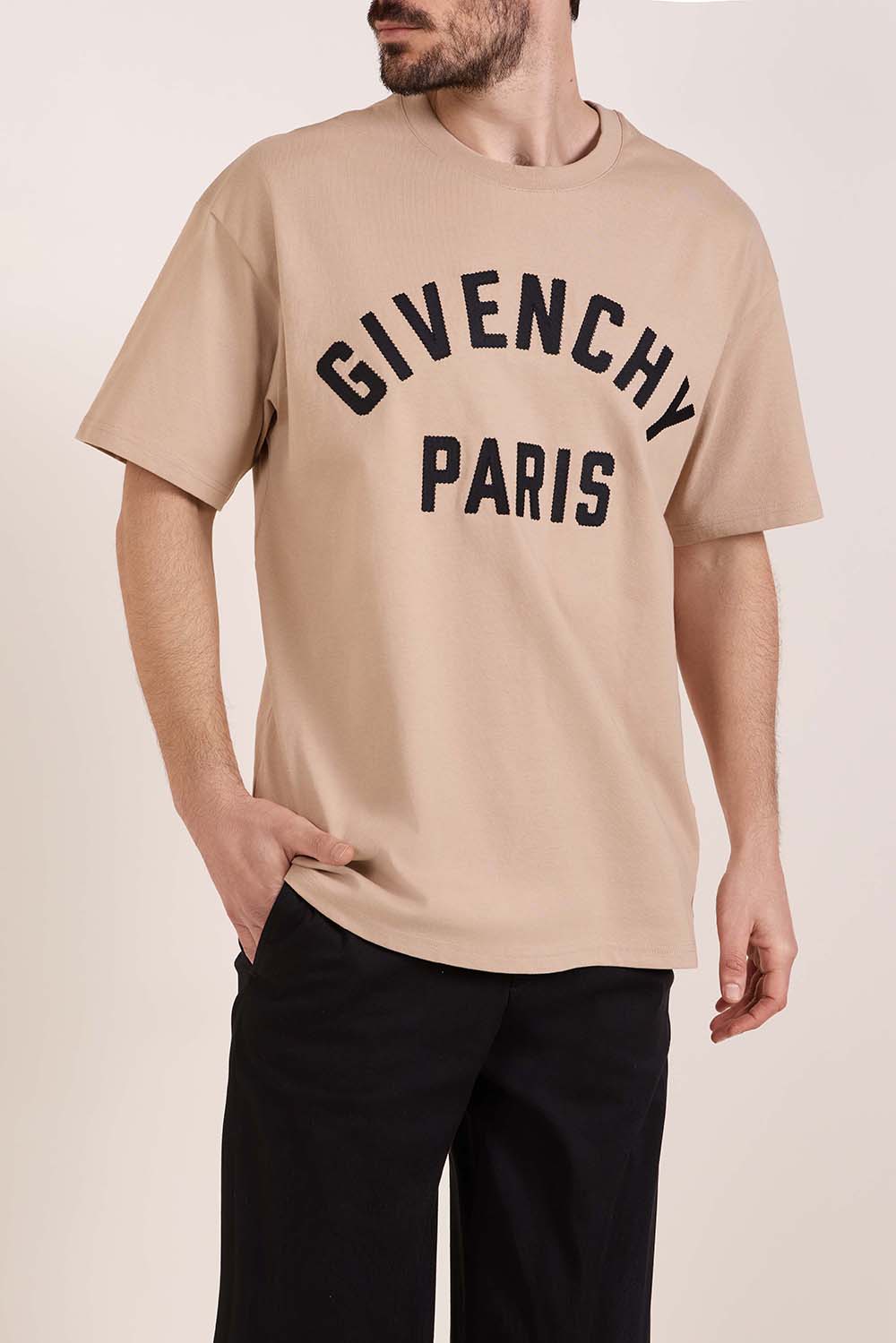 תמונת דוגמן קידמית של חולצת טי בגזרה רגילה