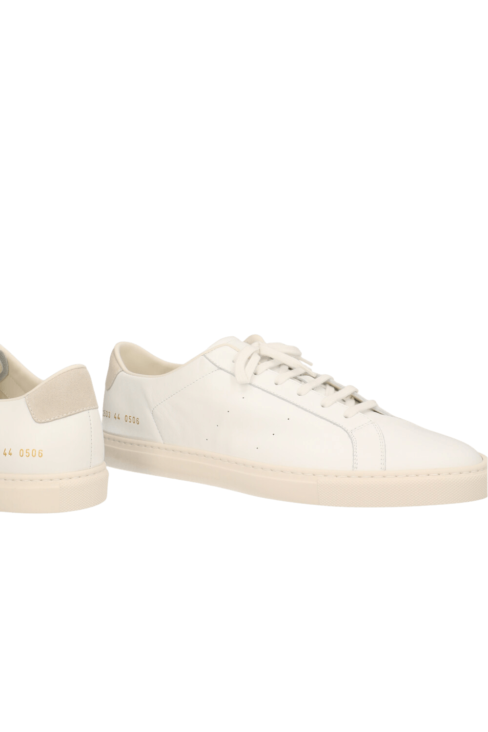 תמונת תקריב של נעלי סניקרס עור