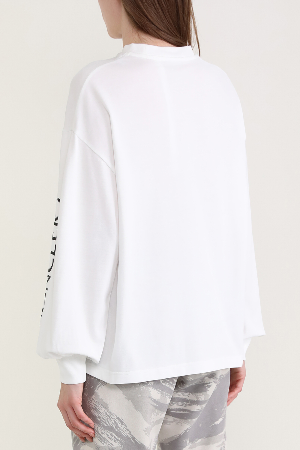 תמונת דוגמן אחורית של מונקלר X הייק חולצת טי ארוכה מכותנה