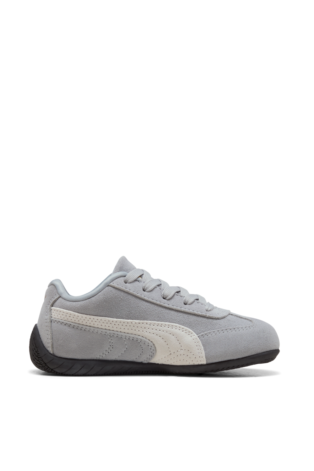 תמונה קידמית של נעלי סניקרס