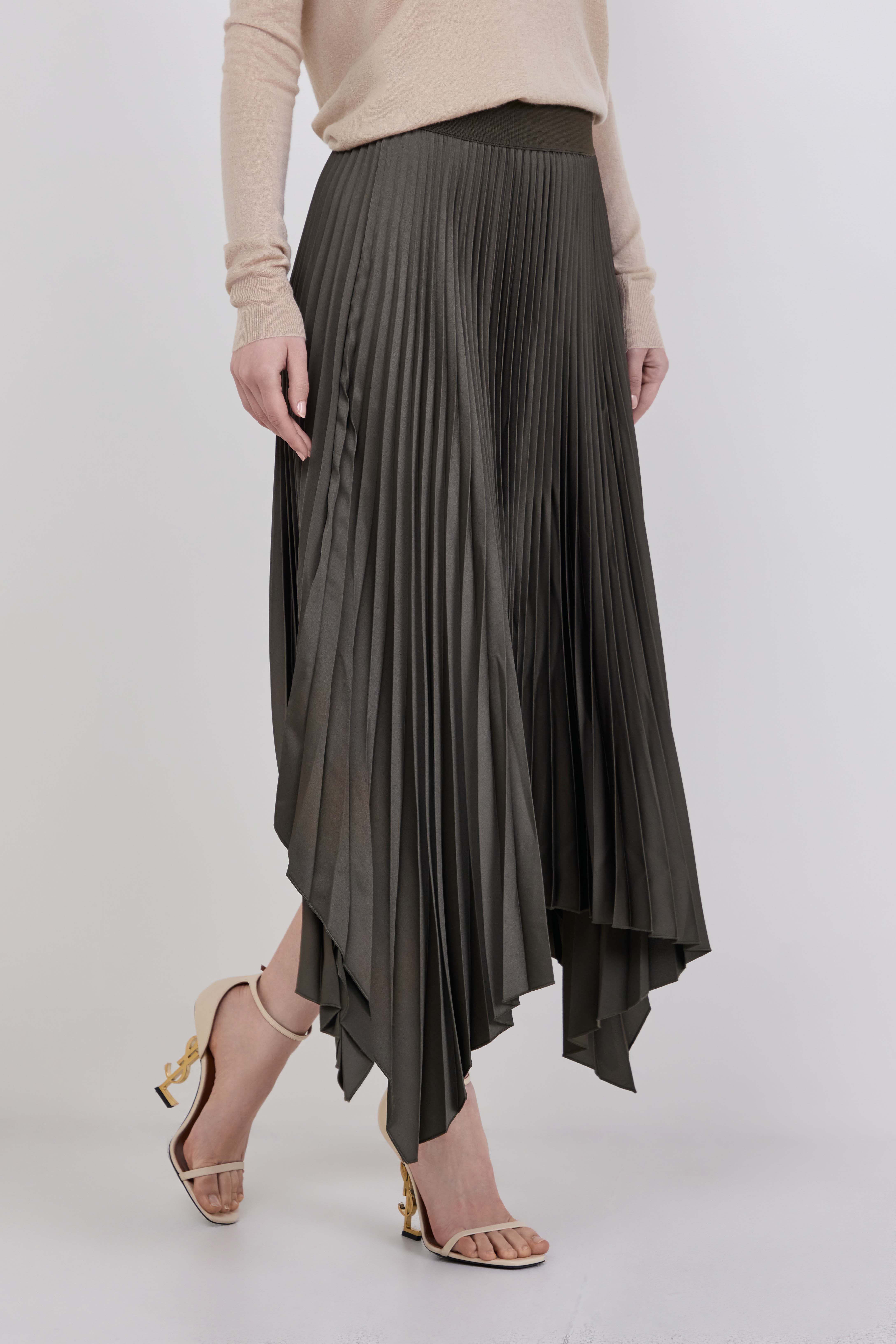 תמונת דוגמן קידמית של חצאית מידי פליסה